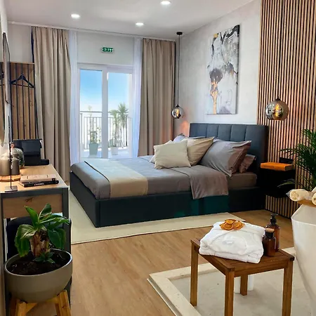 לינה וארוחת בוקר Casa Benita 4*