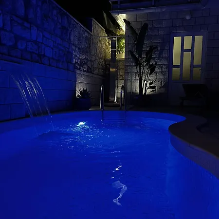 לינה וארוחת בוקר Casa Benita 4*